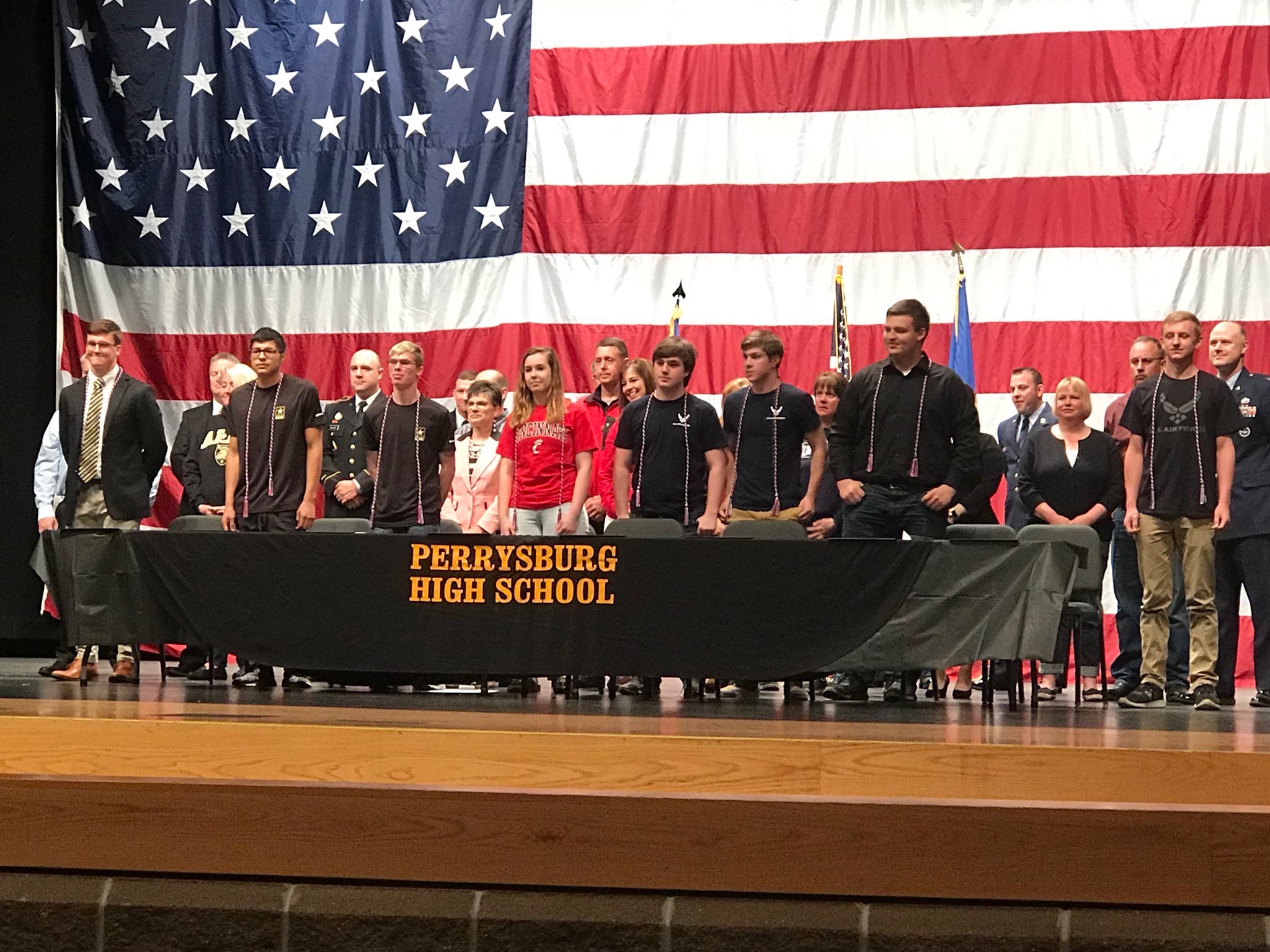 Seniors Sign to Serve Their Country